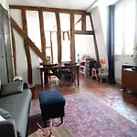 Beautiful Bright Apt In The Heart Of Paris